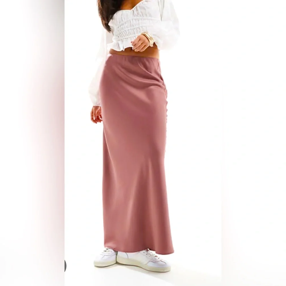 Satin bias skirt - Picture 1 of 6